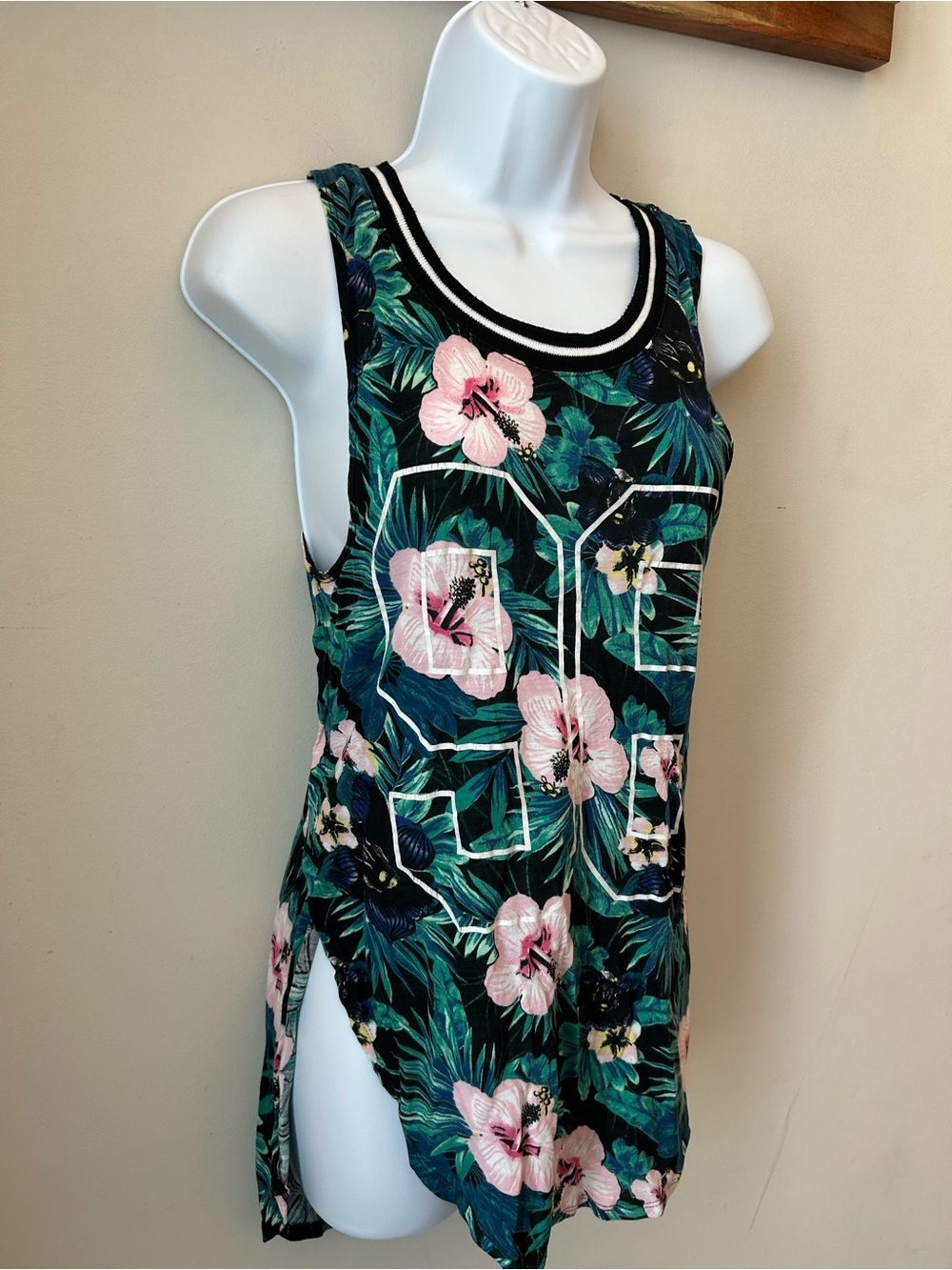 Y2K Tropical Floral 96 Graphic Tank Top Surf Skater Beach Vibes Size Medium